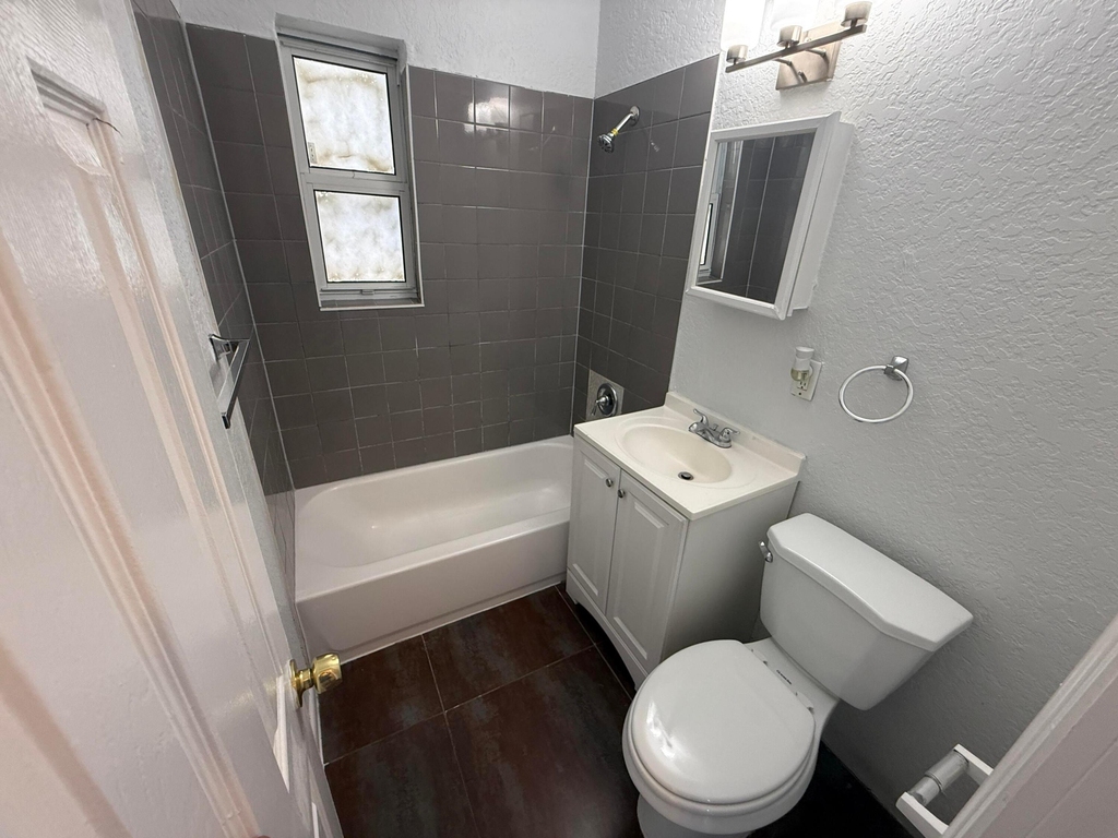 1642 Nw 13th Court - Photo 0