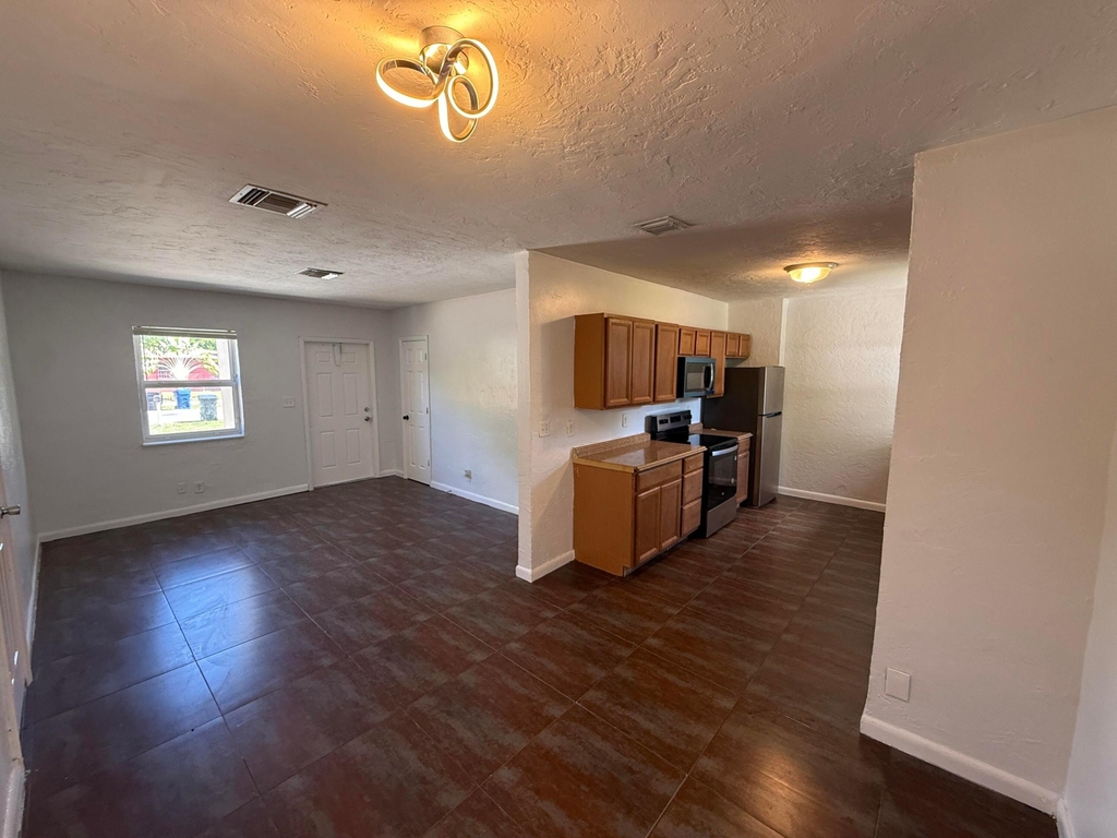 1642 Nw 13th Court - Photo 6