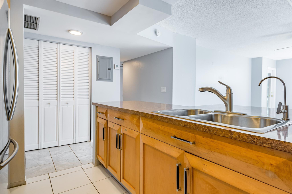 3900 N Hills Drive - Photo 4