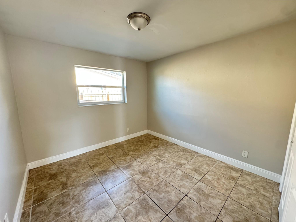 1700 Nw 52nd Avenue - Photo 6