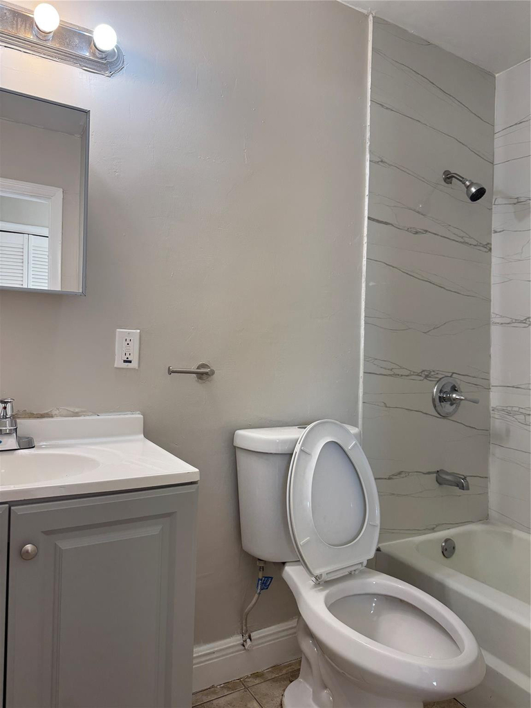 1700 Nw 52nd Avenue - Photo 4
