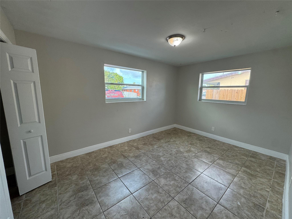 1700 Nw 52nd Avenue - Photo 5