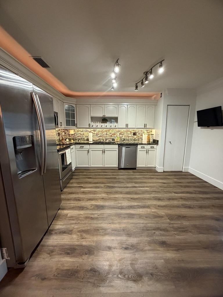 8953 Nw 23rd Street - Photo 8
