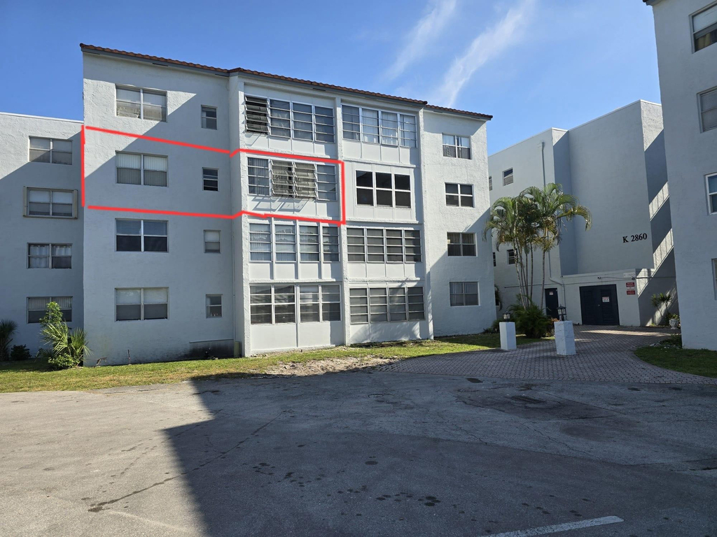 2860 Somerset Drive - Photo 9