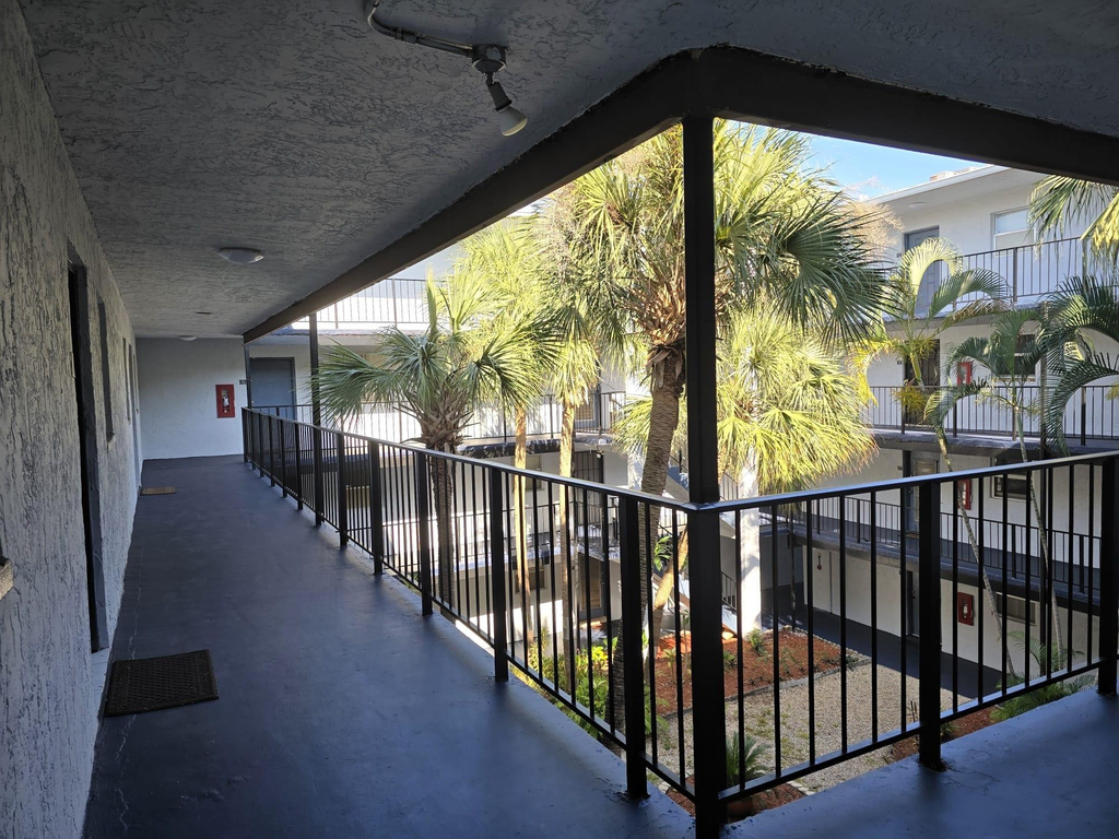 2860 Somerset Drive - Photo 10
