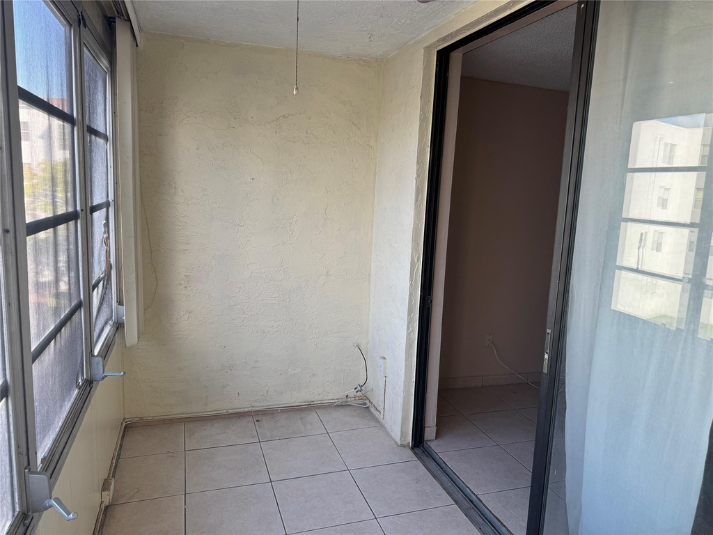 2860 Somerset Drive - Photo 25