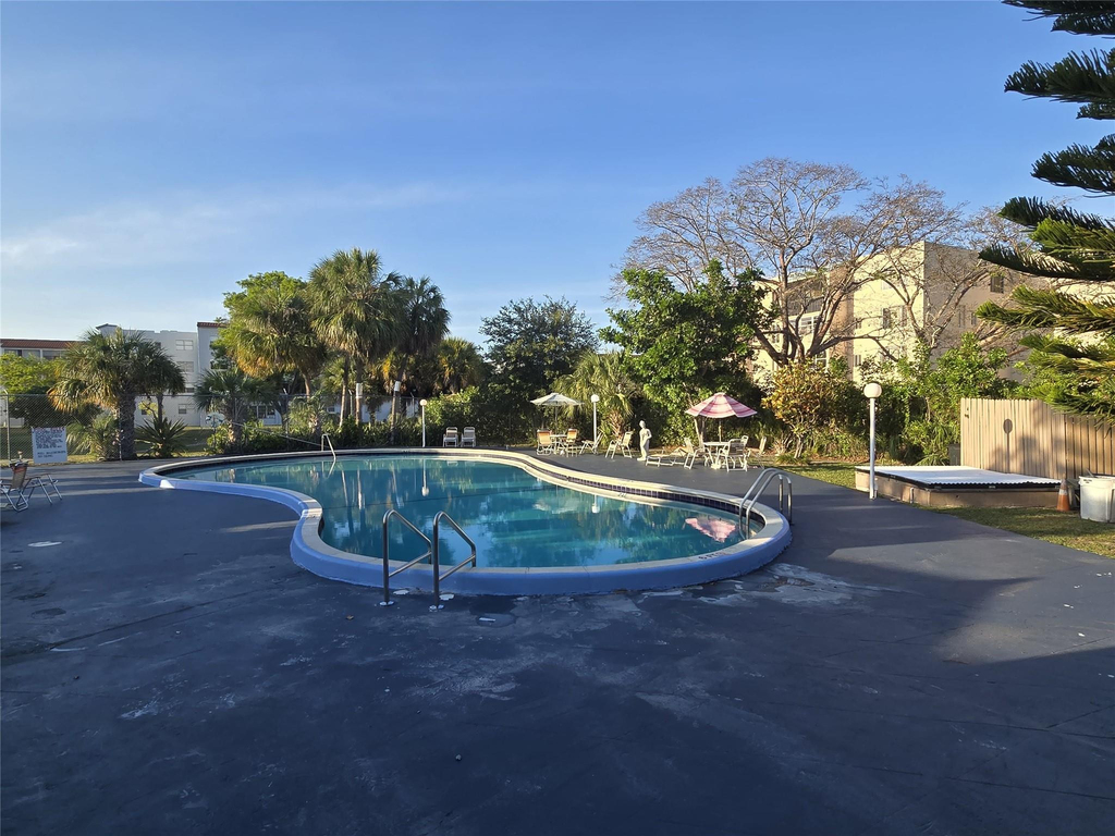 2860 Somerset Drive - Photo 3