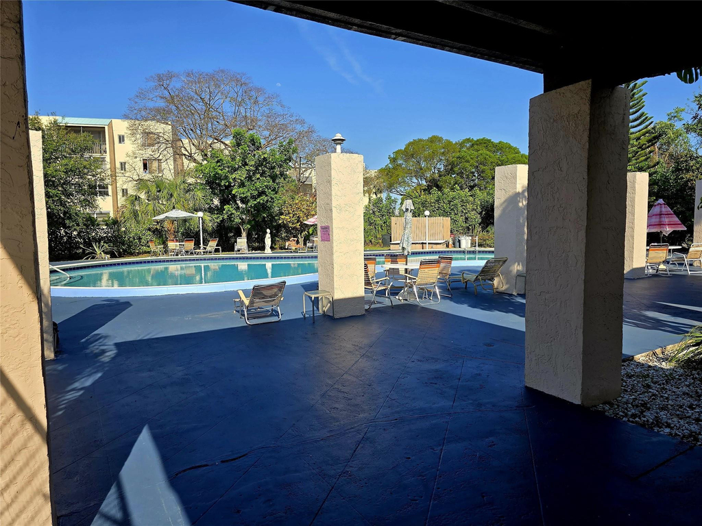 2860 Somerset Drive - Photo 11
