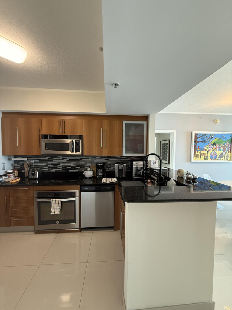 325 S Biscayne Boulevard - Photo 7