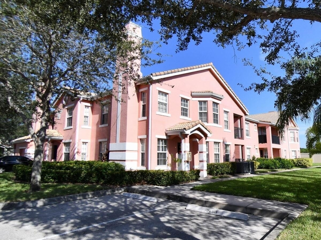 156 Sw Peacock Boulevard - Photo 0