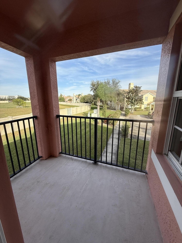 156 Sw Peacock Boulevard - Photo 2