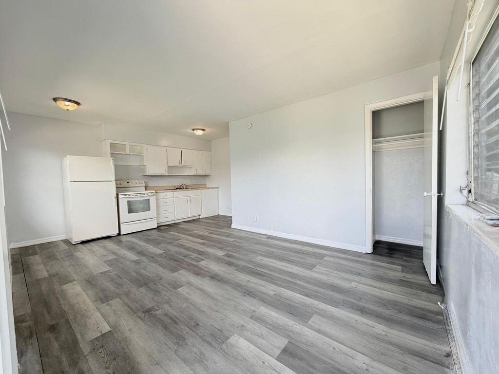 113 E 27th Street - Photo 1