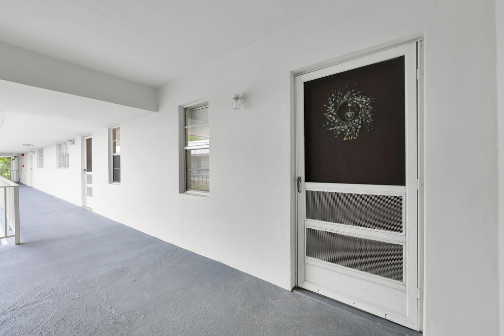 2302 Sunrise Boulevard - Photo 2