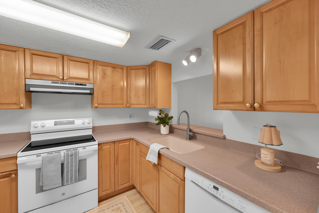 2302 Sunrise Boulevard - Photo 3