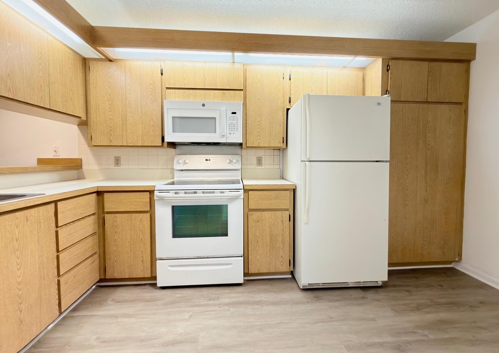 2581 Village Boulevard - Photo 2