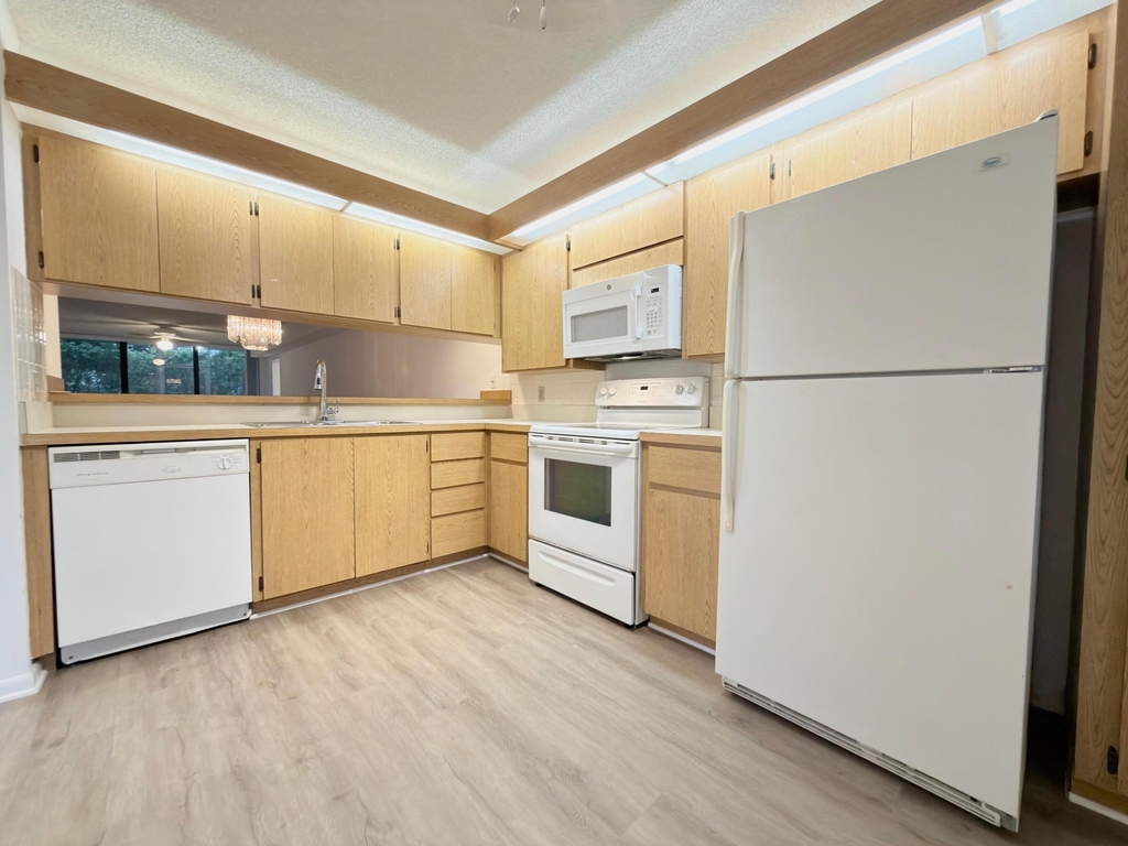 2581 Village Boulevard - Photo 16