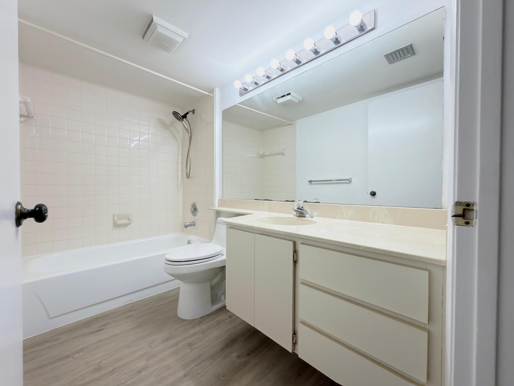 2581 Village Boulevard - Photo 3