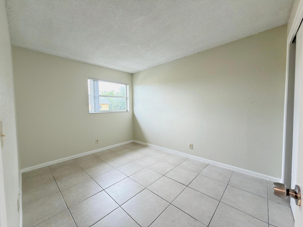 200 Croton Avenue - Photo 11