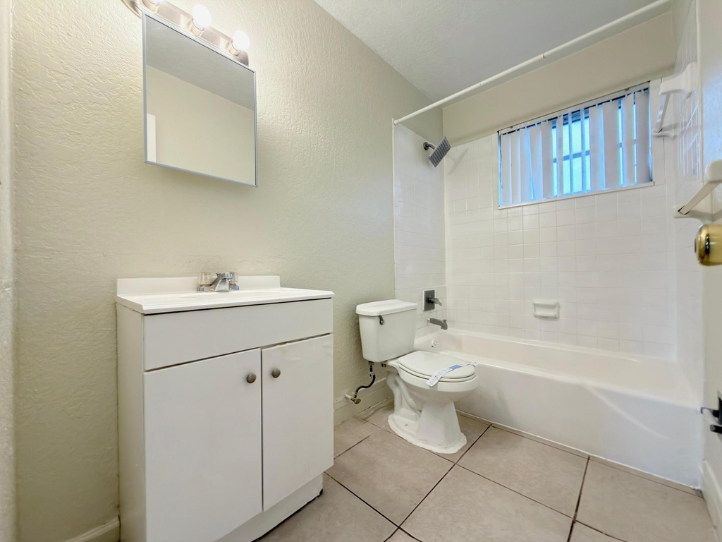 200 Croton Avenue - Photo 4