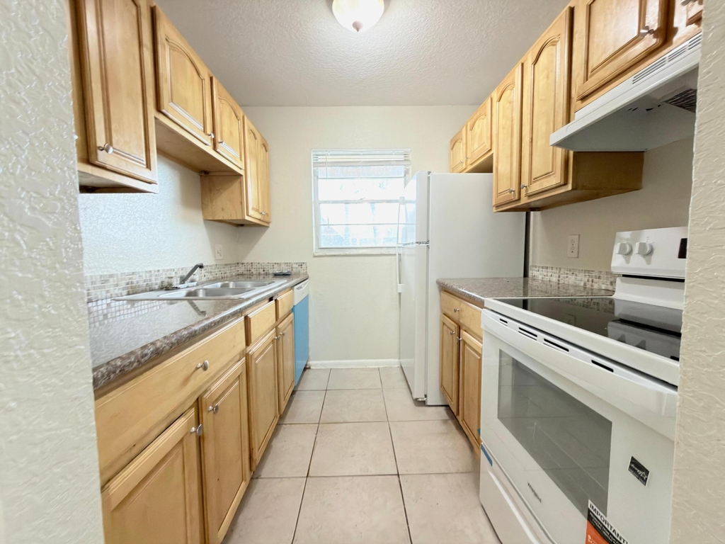 200 Croton Avenue - Photo 1