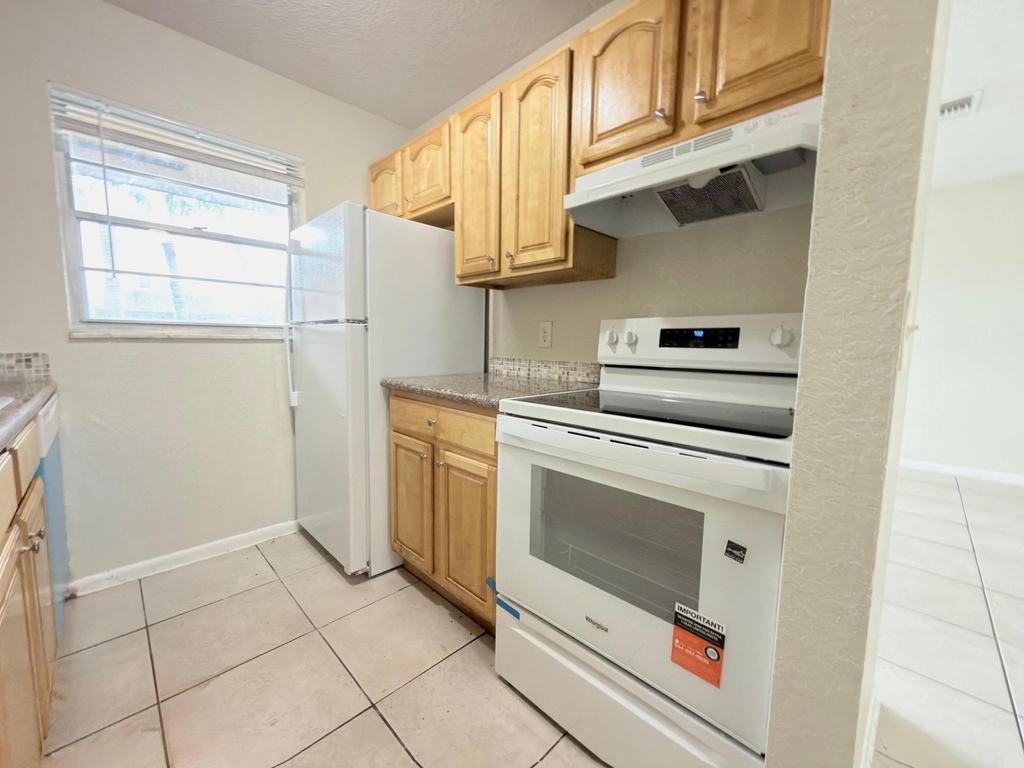 200 Croton Avenue - Photo 3