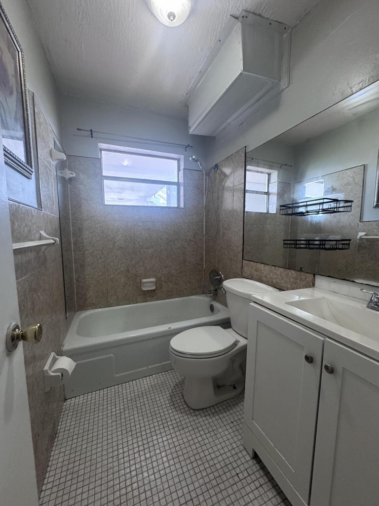 1321 Nw 43rd Avenue - Photo 7