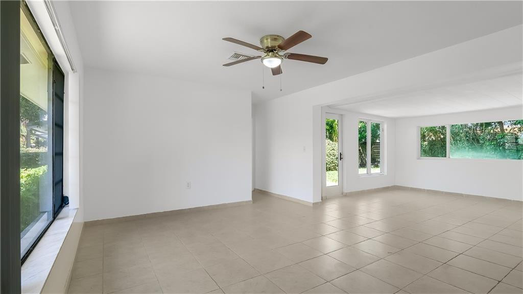 2161 Ne 35th Street - Photo 2
