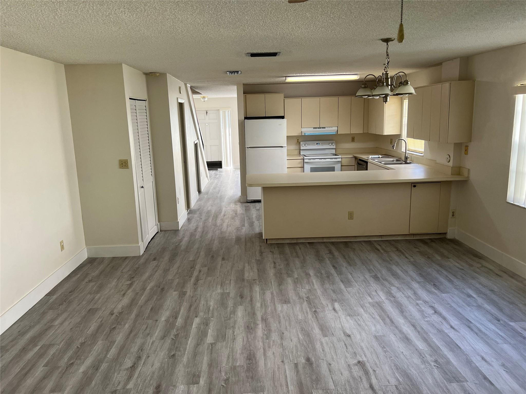 2941 Nw 92nd Avenue - Photo 7