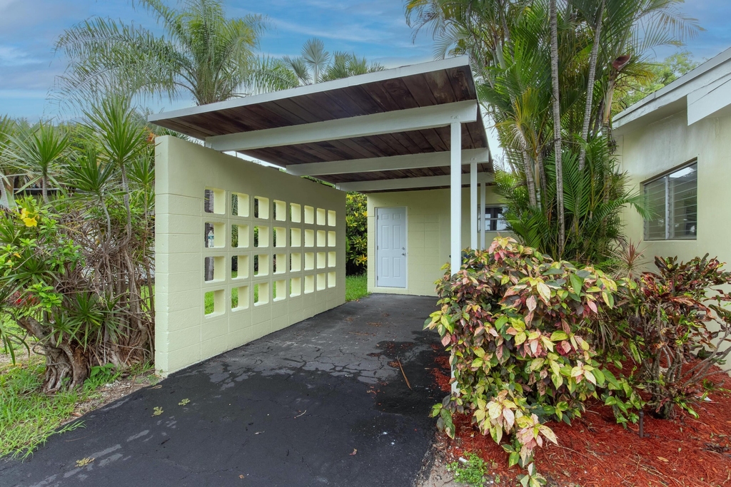 31 Ne 28th Court - Photo 1