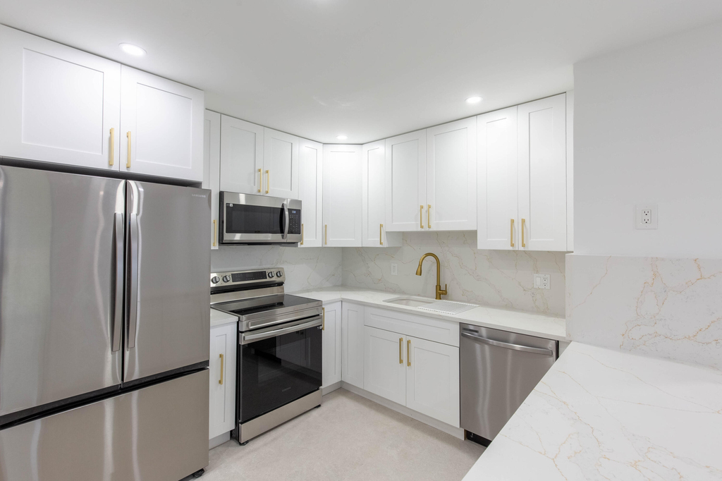31 Ne 28th Court - Photo 8