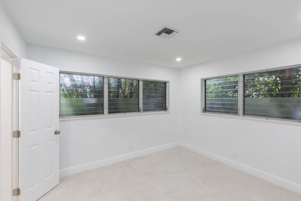 31 Ne 28th Court - Photo 23