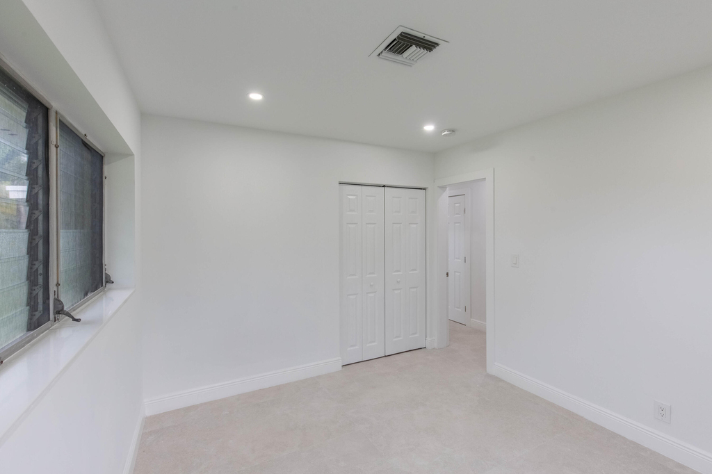 31 Ne 28th Court - Photo 22