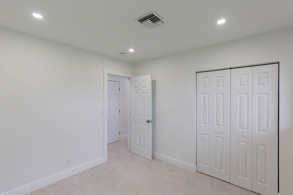 31 Ne 28th Court - Photo 20