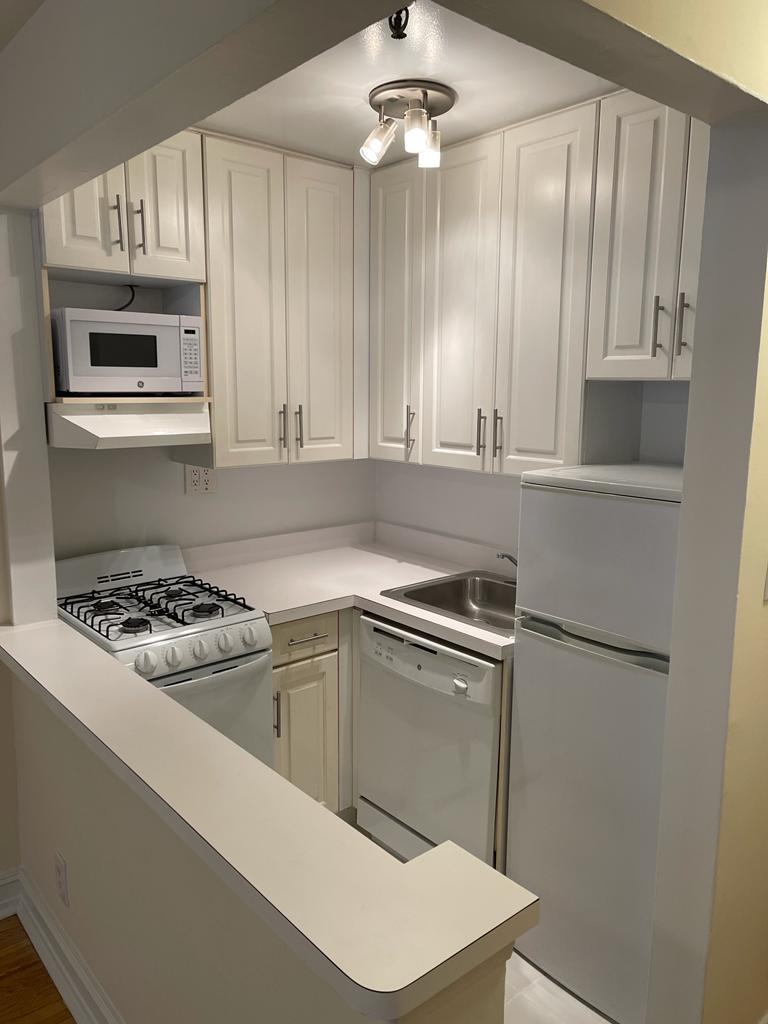 East 82nd Street / 1st Avenue - Photo 0