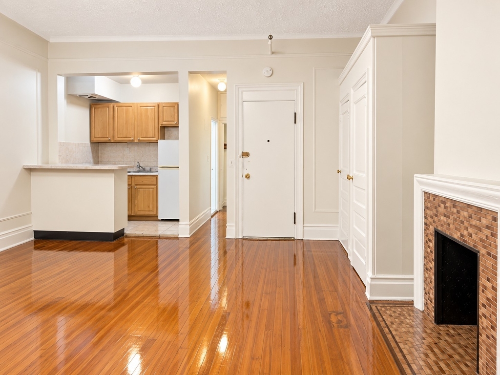 821 Riverside Drive - Photo 2