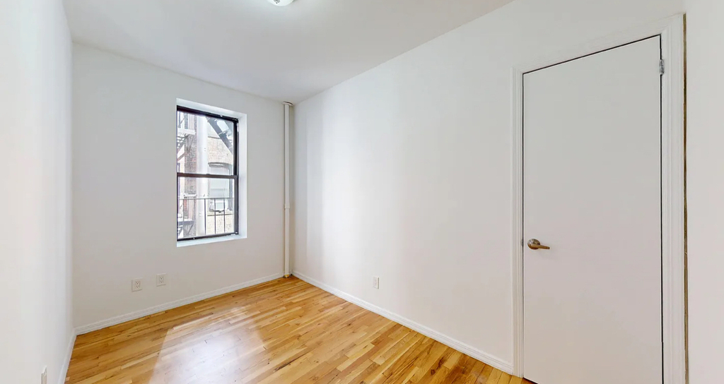 East 73rd Street - Photo 3