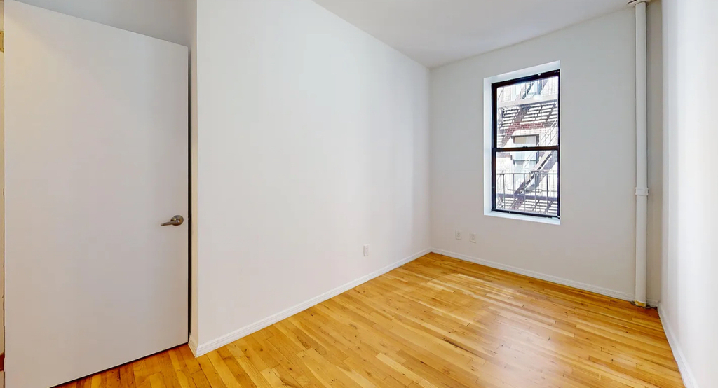 East 73rd Street - Photo 4