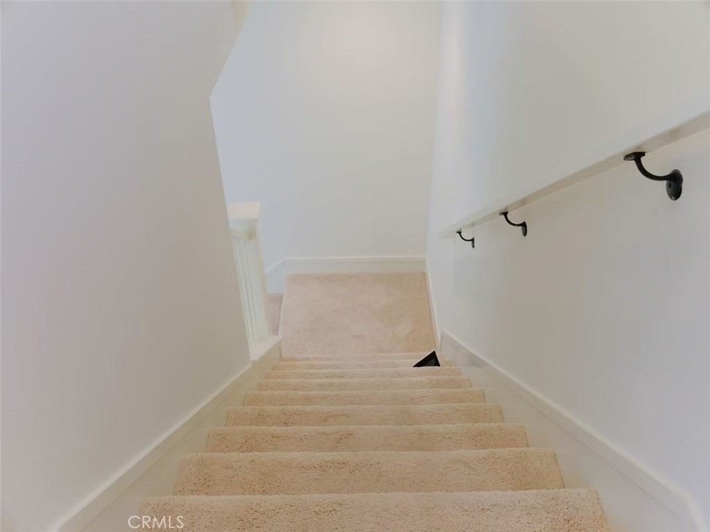 112 Newburry - Photo 8