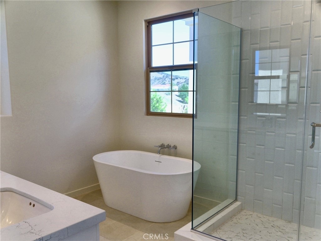 112 Newburry - Photo 4