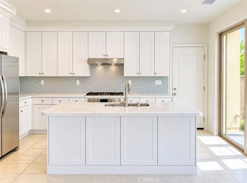112 Newburry - Photo 2