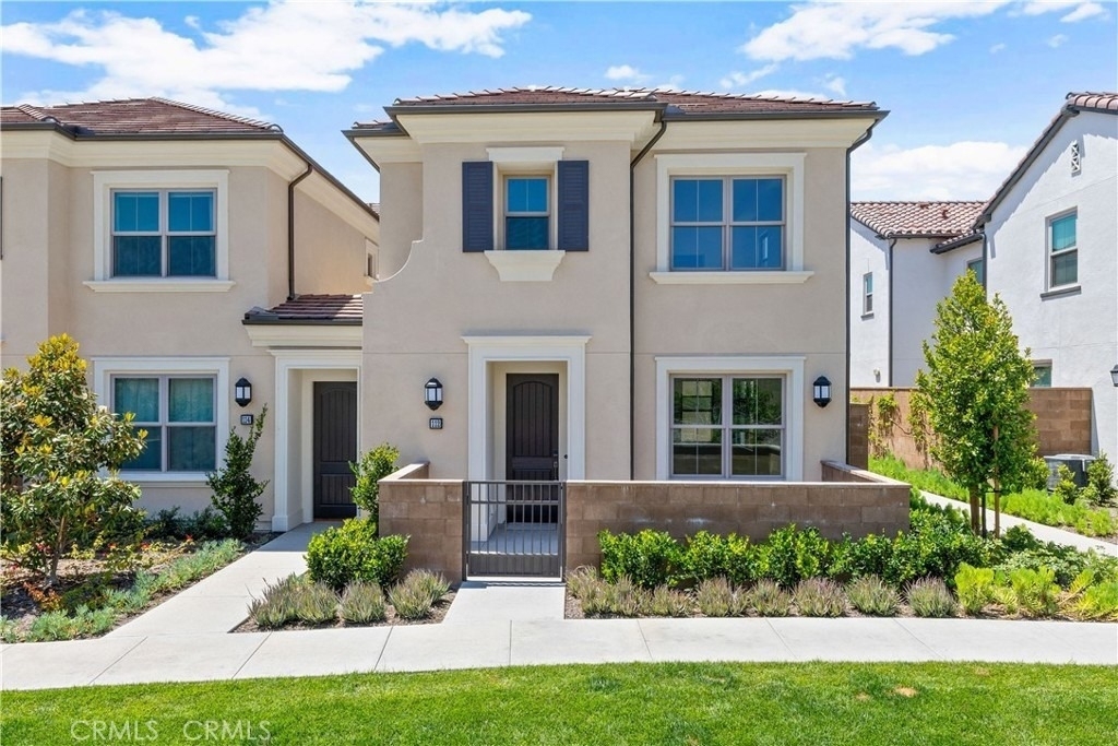 112 Newburry - Photo 0
