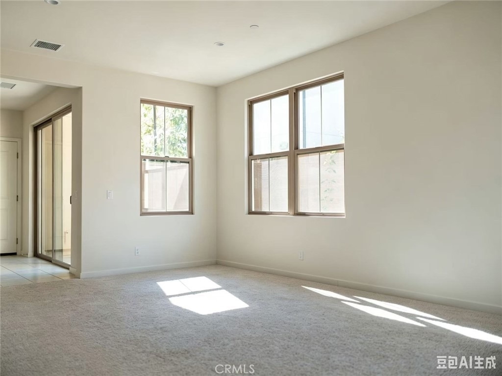 112 Newburry - Photo 7