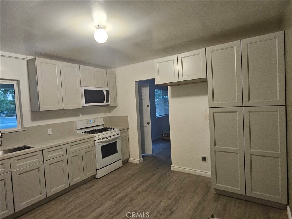 712 E Whittier - Photo 4