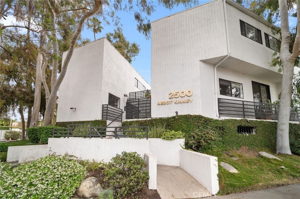 2500 Abbot Kinney Boulevard - Photo 27
