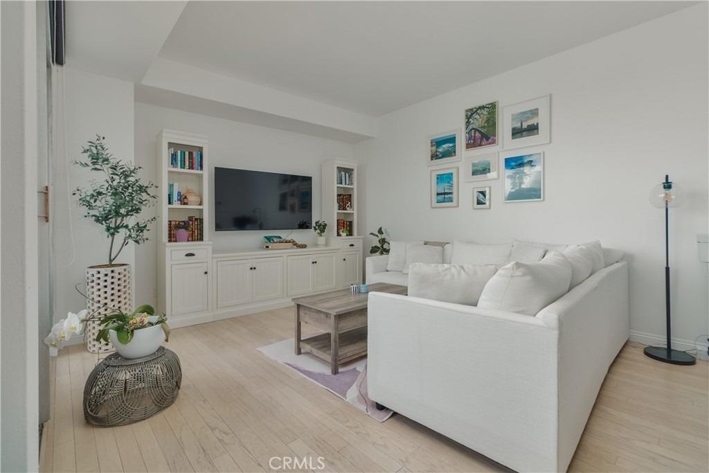 7250 Franklin - Photo 1