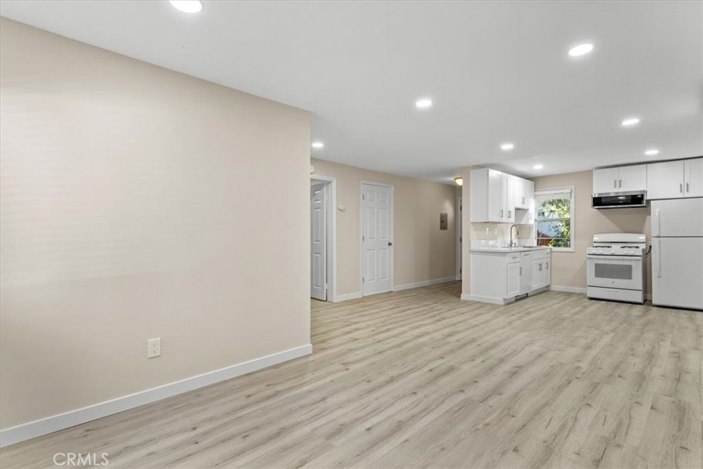 3652 Fredonia - Photo 1