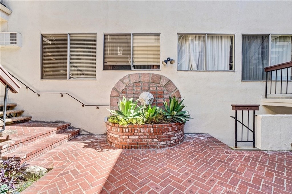 1840 Camden - Photo 2