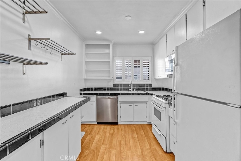 1840 Camden - Photo 6