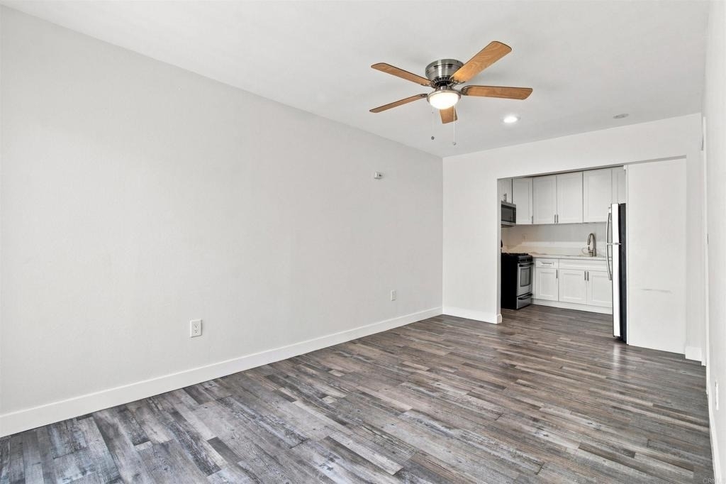 2027 E Avenue - Photo 4