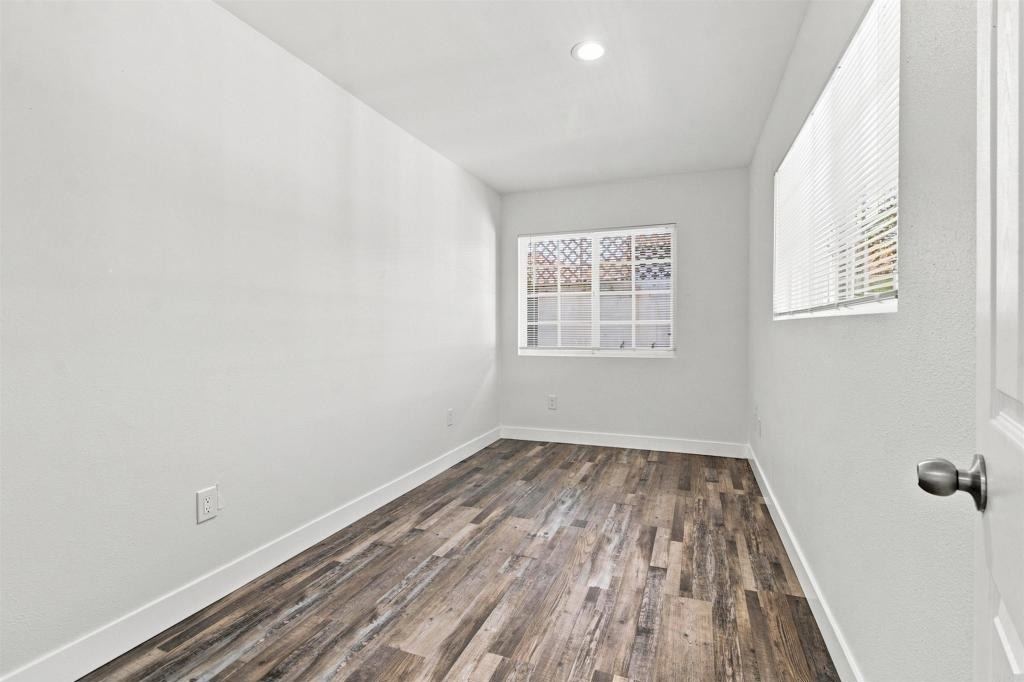2027 E Avenue - Photo 8